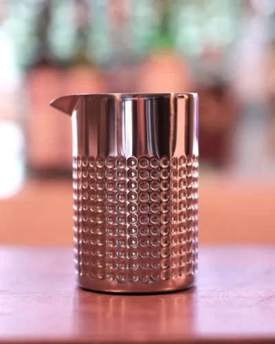 stalowa szklanica barmańska, młotkowana, polerowana, izolowana